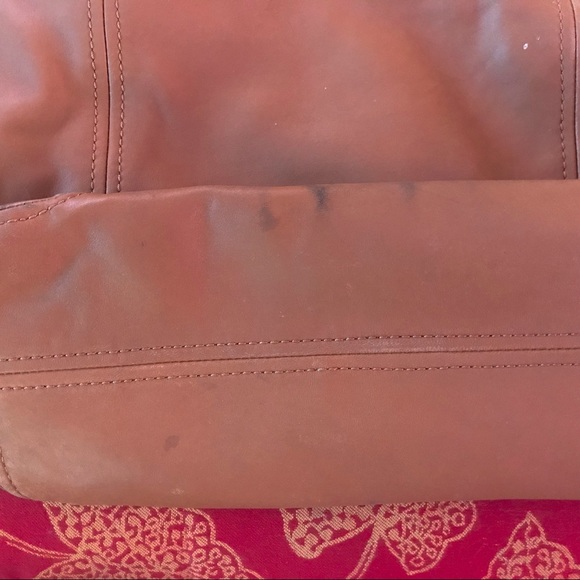 Michael Kors Soft Leather Oversized ID Chain Large Shoulder Bag - Picture 11 of 16